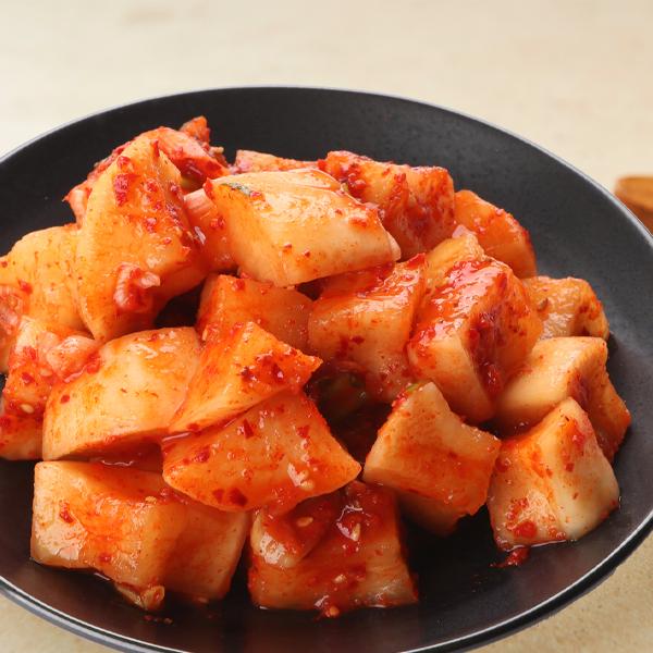 名称自家製カクテキ原材料名大根、ネギ、ニンニク、唐辛子、アミ塩辛、生姜、漬込み材料（アミノ酸液）、食塩、調味料（アミノ酸）内容量500g賞味期限別途記載保存方法冷蔵(10℃以下)で保存してください。製造者(株)世亜企画　埼玉県戸田市笹目8-...