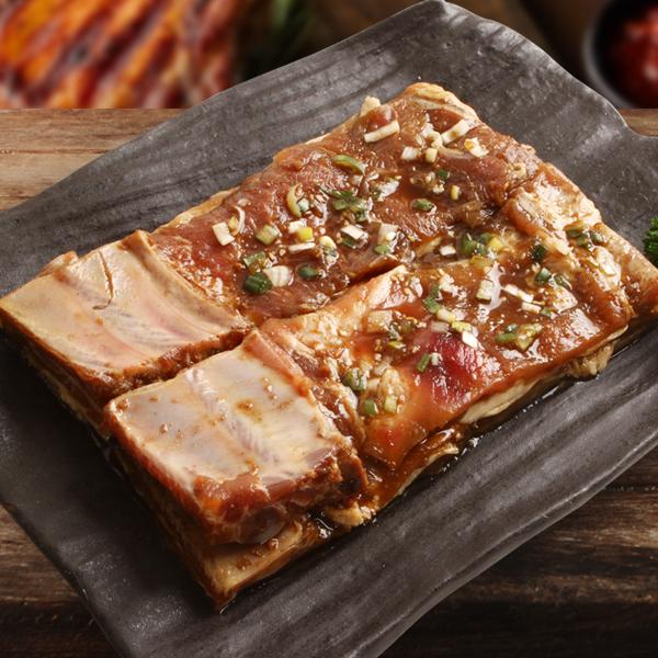 名称ピョルチンヤンニョム(味付け)豚カルビ原材料名豚肉(メキシコ産)、豚カルビソース、玉ねぎ、胡椒、料理酒内容量約1kg賞味期限別途記載保存方法要冷凍（-18℃以下で保存してください）製造者(株)世亜企画　埼玉県戸田市笹目8-11-14特徴...