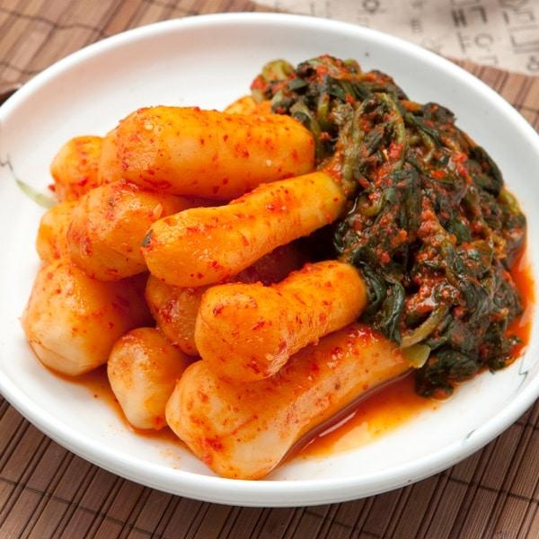 名称 大根キムチ原材料名 だるま大根(韓国産)、塩、だるま大根の葉、大根、ダシ(精製水、昆布、チェビ、干イワシ、唐辛子種)、糊(米粉、L-グルタミン酸ナトリウム、もち米粉、塩、砂糖、キサンタンガム、酵素処理ステビア)、 イワシエキス、赤唐辛...