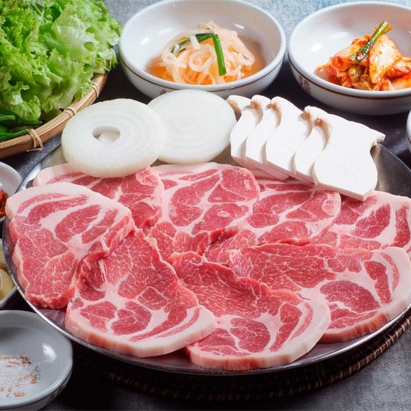 名称 豚の肩ローススライス食品類型 豚肉重量 約1kg(厚さ5mm)賞味期限 別途記載保存方法 -18℃以下で冷凍保存・解凍後は10℃以下で冷蔵保存原産国名 チリ産(仕入れ状況により変更有)用途 カレー、焼き豚、焼肉、しょうが焼きなど