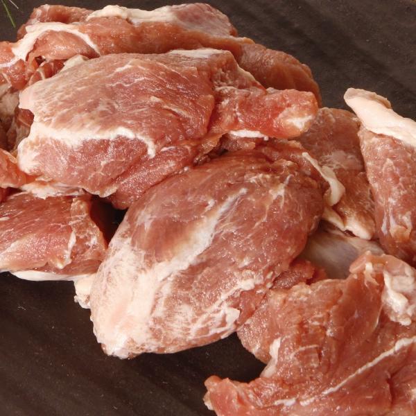 名称豚コメカミ内容量約1kg賞味期限別途記載保存方法要冷凍（-18℃以下で保存してください）原産国名日本産：産地は仕入れ状況により異なる場合があります。特徴脂がほとんど無いので、淡白な味が特徴です。切れ込みを入れてタレに漬け込んで焼くか煮込...