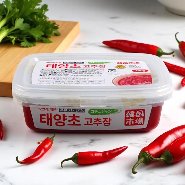 名称 コチュジャン原材料名 水飴、小麦粉、精製水、赤唐辛子粉、米、食塩、酒精、ニンニク、玉葱、種麹／グルタミン酸ナトリウム内容量 200g賞味期限 別途記載保存方法 直射日光、高温多湿をさけて保存してください。原産国名 中国輸入者 （株）世...
