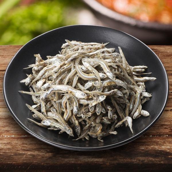 名称干しイワシ原材料名イワシ内容量250g賞味期限別途記載保存方法直射日光、高温多湿をさけて保存してください。長期保存の場合冷凍保存してください。原産国名韓国特徴長年愛され続けてきたおかずの代表イワシ炒め用です。煮干しとともに漁獲されるアミ...