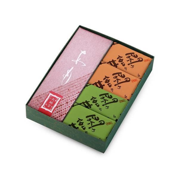 叶 匠壽庵の人気銘菓の詰合せです。やわらかな羽二重餅と、やさしくほどける小豆を合わせた代表銘菓〈あも〉。コシのあるしっかりとした羽二重餅に、深煎りした滋賀県産大豆のきな粉をまぶし、香り高く仕上げた〈閼伽井（黒蜜きなこ）〉。ほのかな甘みをもつ...