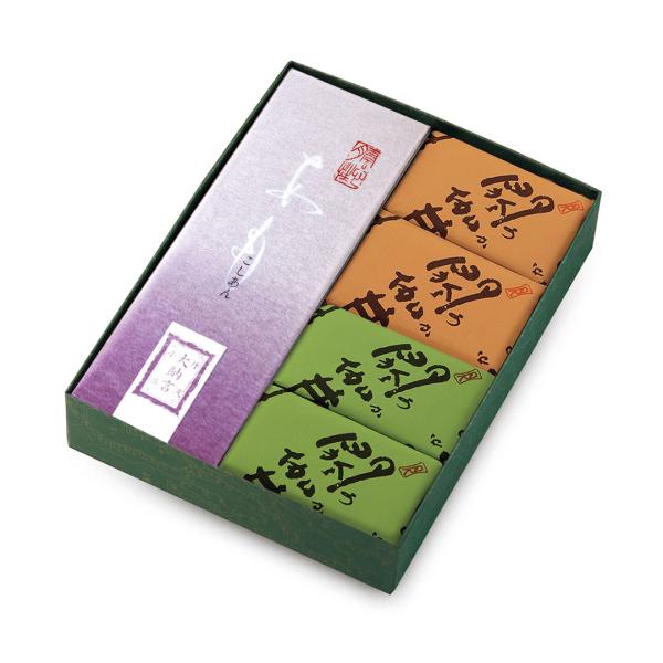 素材の風味、小豆と餅のバランスなど「あも」の持つ良さに加えて、銅釜で丁寧に炊きあげたこしあんの持つなめらかな口あたりを吟味して仕上げた〈あも（こしあん）〉。コシのあるしっかりとした羽二重餅に、深煎りした滋賀県産大豆のきな粉をまぶし、香り高く...