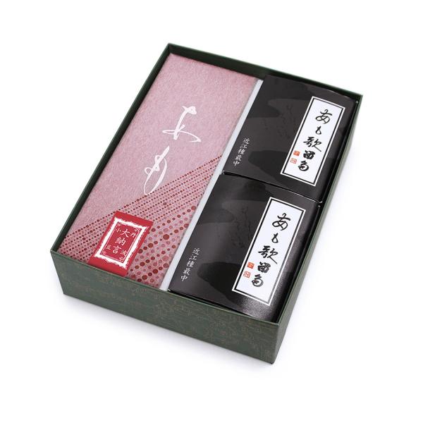 代表銘菓〈あも〉と、小倉百人一首の絵柄が入った最中種〈あも歌留多〉のセットです。あもをお好みの大きさに切って、あも歌留多に挟んでお召し上がりいただけます。ぱりっと香ばしい最中種と、柔らかくほどける小豆と羽二重餅が絶妙です。大切な方への贈り物...