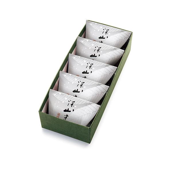 柚子の香りが広がる北海道産小豆のこし餡をやわらかな道明寺羹で包み込みました。贈り物・ギフトにどうぞ。※予告なくパッケージの仕様変更をさせていただく場合がございます。・賞味期限製造日より30日・アレルギー-