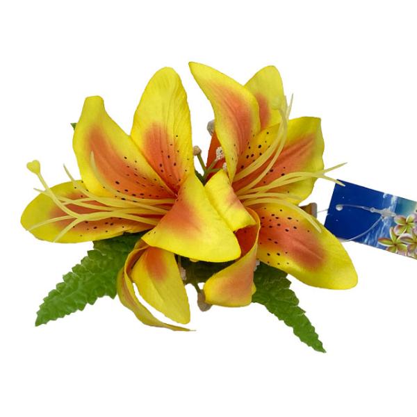 素材 ■造花（化繊）  サイズ ■約15cmx12cm 商品について ■入荷時期で色が変わったりもします。御了承下さい。■花の部分を引っ張りますとクリップから抜けてしまう事がございますので付け外しの際は本体部分をしっかりお持ちください。