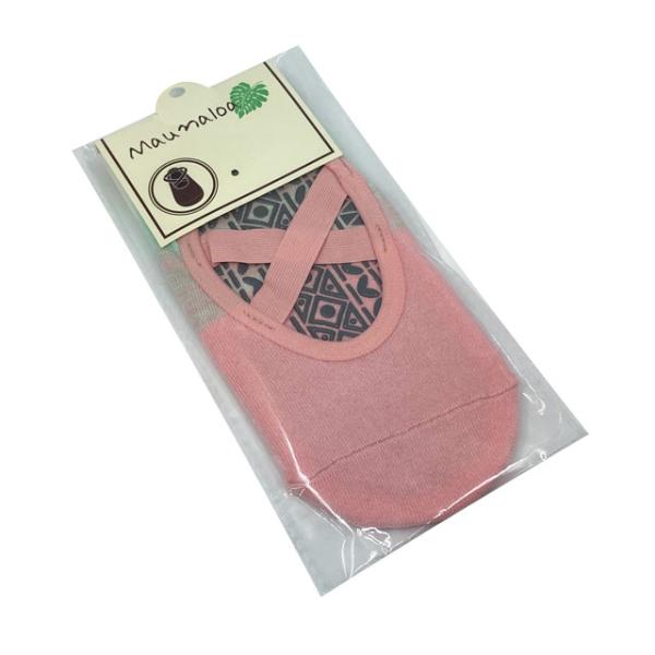 素材 ■綿80％ ナイロン20％  サイズ ■23cm〜25cm  商品について ■滑り止めの付いたレッスンソックス。バレエシューズのようなデザインのソックスで、クロスしたゴムがしっかりと足にフィットします。色展開も豊富で、パウやフラTシャ...