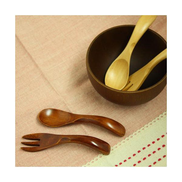 ベビー・赤ちゃん用スプーン・フォーク　単品シンプルな木製スプーンは熱が伝わりにくいので口当たり優しい！こだわりのカーブデザインで赤ちゃんが持ちやすい設計となっています。木製カトラリーは優しい質感なのでお子様用として安心してお使いください。ス...