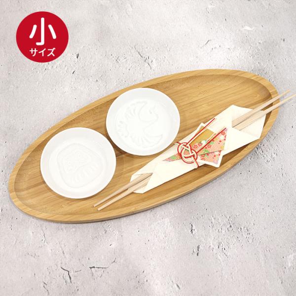 竹製のトレー。木目には個体差があり好みも分かれてしまうものですが、ナチュラルな色合いとシンプルで丸みのある形で食卓に優しさをプラス。和洋問わずテーブルに馴染みます。小鉢や調味料などの小さいものを運びたい時にも便利。アイデア次第で様々な使い方...