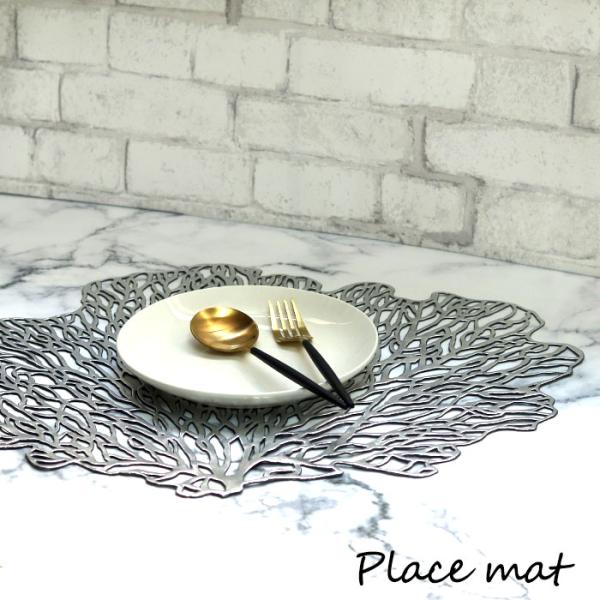 いつもの食卓をワンランク上の食卓に。高級感のあるエレガントなランチョンマットは、白いお皿やステンレス製のカトラリーとも相性抜群です。テーブルに敷くだけでも食卓を華やかに彩ります。ランチョンマットだけではなくインテリアの敷き物にしたり、アイデ...
