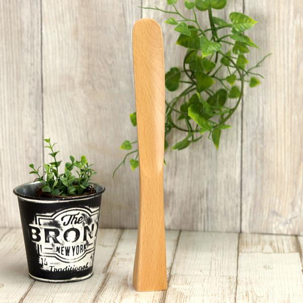 ブナの木のなめらかな触り心地。立たせて置ける靴べらはコンパクトで場所を取りません。仕上げにウレタンを施していますので、汚れにくく耐久性にも優れています。シンプルで木のぬくもりを感じられます。店舗などの入口に置いても。サイズ(約):30×3....