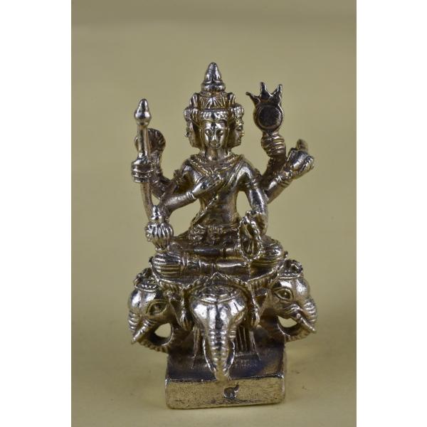 ヒンドゥー教の最高神、ブラフマーのメタル像です世界創造の神様です仏教にとりいれられて、日本では梵天として崇められています妻はサラスパティー、水鳥ハンサに乗って移動します生成、求官、仏法守護の神様です真鍮合金製　　タイ製　サイズ：約3.8cm...