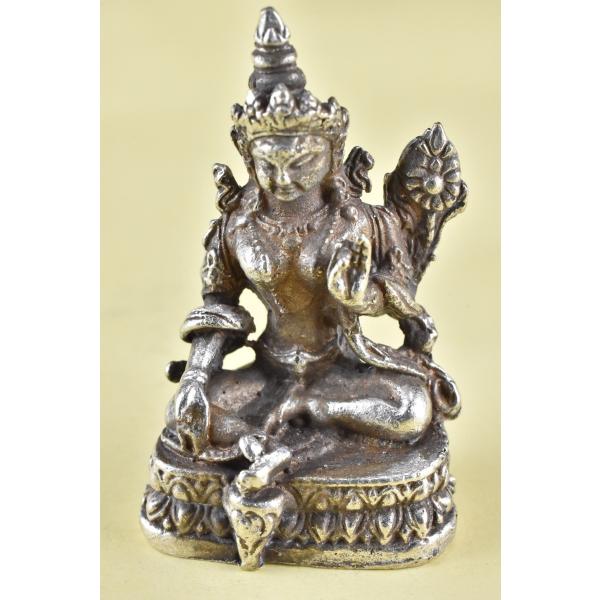 チベット仏教の神様、グリーンターラのメタル像ですチベット、ネパールではホワイトターラとともに絶大な人気を誇る女神です観音菩薩の左目の涙から生まれた神で、罪障消滅、現生のことについてのご利益があるとされます小さいですが精緻な仏像ですチベット仏...