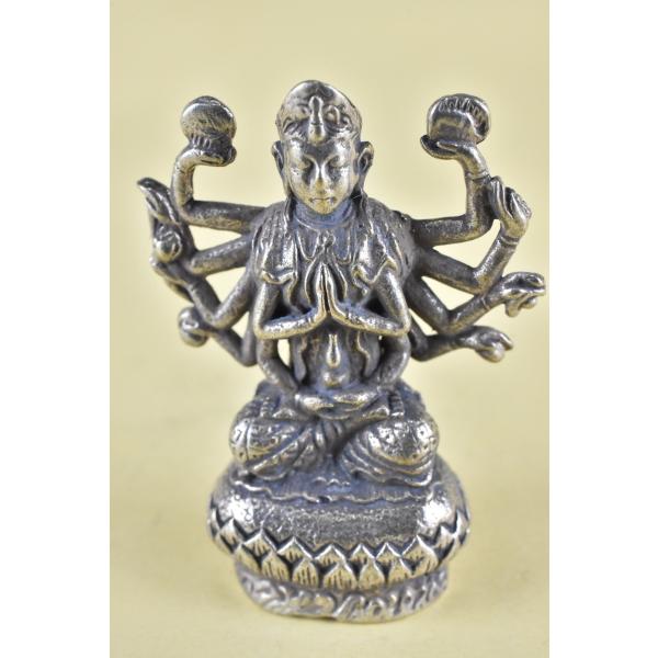 千手観音菩薩の仏像です小さいですが精緻な像です