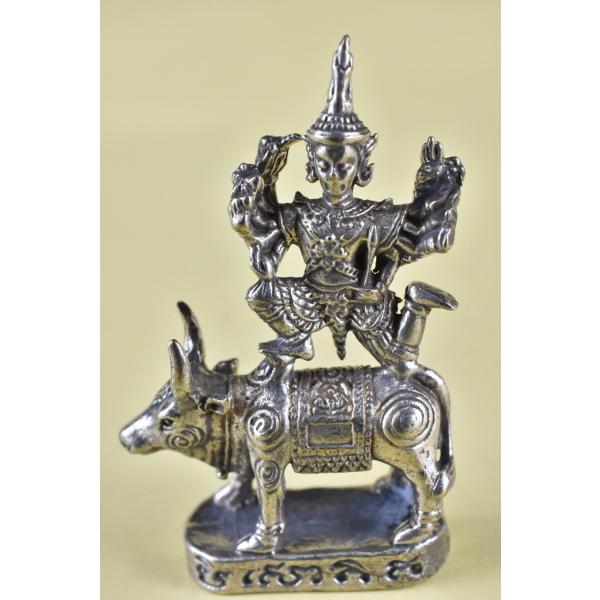 ヒンドゥー教の冥土の王ヤマの像です仏教では閻魔天として信仰されています小さいですが精緻な仏像です真鍮合金製　　タイ製　サイズ：約3.6cm　重さ：11gスケールはあくまで目安としてお考えください パソコンの環境などにより写真と実物の商品の色...