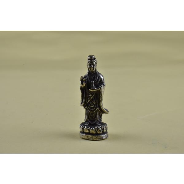 東アジアでは非常に人気のある観音菩薩の仏像です小さいですが精緻な仏像です真鍮合金製　　タイ製　サイズ：約2.7cm　重さ：6gスケールはあくまで目安としてお考えください パソコンの環境などにより写真と実物の商品の色合いが違って見える場合があ...