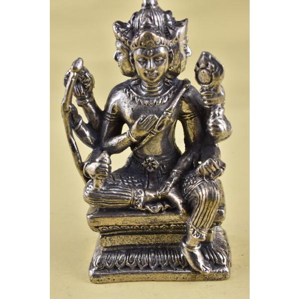 ヒンドゥー教の最高神、ブラフマーのメタル像です世界創造の神様です仏教にとりいれられて、日本では梵天として崇められています妻はサラスパティー、水鳥ハンサに乗って移動します生成、求官、仏法守護の神様です小さいですが精緻な仏像です真鍮合金製　　タ...
