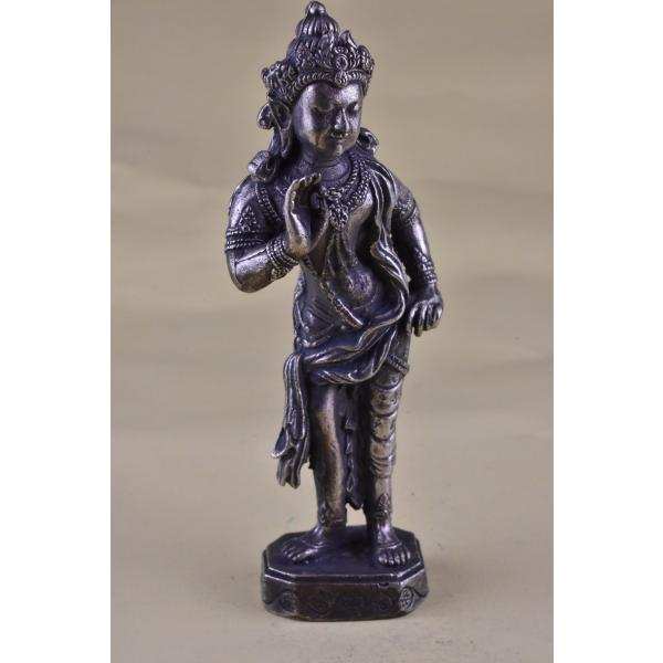 諸仏の母、般若菩薩のメタル仏像です小さいですが精緻な仏像です真鍮合金製　　タイ製　サイズ：約8.0cm　重さ：約71gスケールはあくまで目安としてお考えください パソコンの環境などにより写真と実物の商品の色合いが違って見える場合があります製...