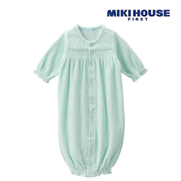 なめらかで優しい肌触りのベロア素材ツーウェイオールです。胸元の刺繍が上品で清楚な雰囲気。袖口と足首にはギャザーが施されて、可愛いシルエットに装ってくれます。ツーウェイオールは、成長に合わせて２種類の使い方ができる基本アイテムです。新生児の頃...