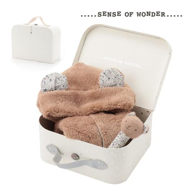 ふわふわでやわらかな肌触りのボアマントとラトルのセットですフードにクマ耳をつけた可愛さあふれるデザインフード裏と見返し部分のリバティファブリック「アデラジャ」もこだわりのポイントですトランクつき素材 本体：ポリエステル100% 別布：綿10...