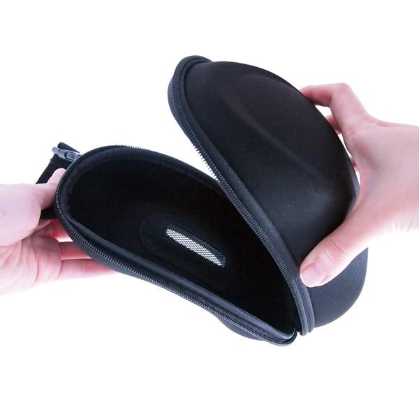 SWANS「スノーゴーグル、モトクロスゴーグル」用のシンプルなセミハードケースEVA素材でソフトでありながら、他の荷物との干渉からゴーグルをしっかりと守ります。ケース底面には蒸れを防ぐ換気用エアホールを装備。※ 強い力がかかると、つぶれる可...