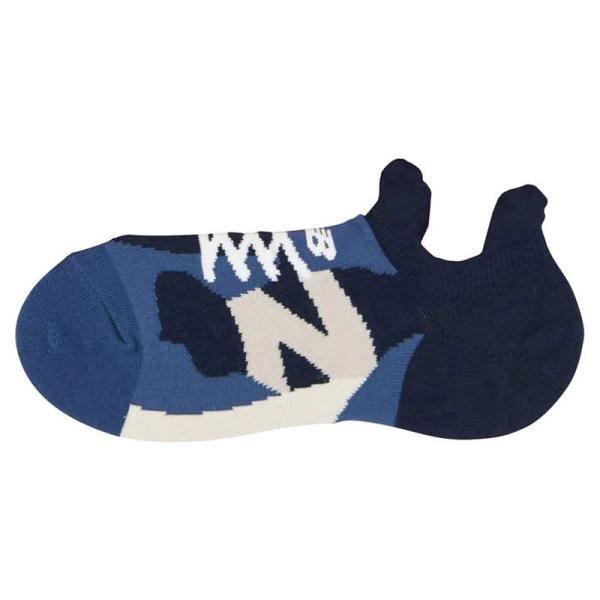 ニューバランスの人気シューズをモチーフにしたユニークなデザイン。「327」や「237」からインスパイアされたビッグNロゴをフィーチャーした「SHIFTED」コンセプトのソックス。シューズを履いたときに靴下が見えないレングスで仕上がり。●スニ...