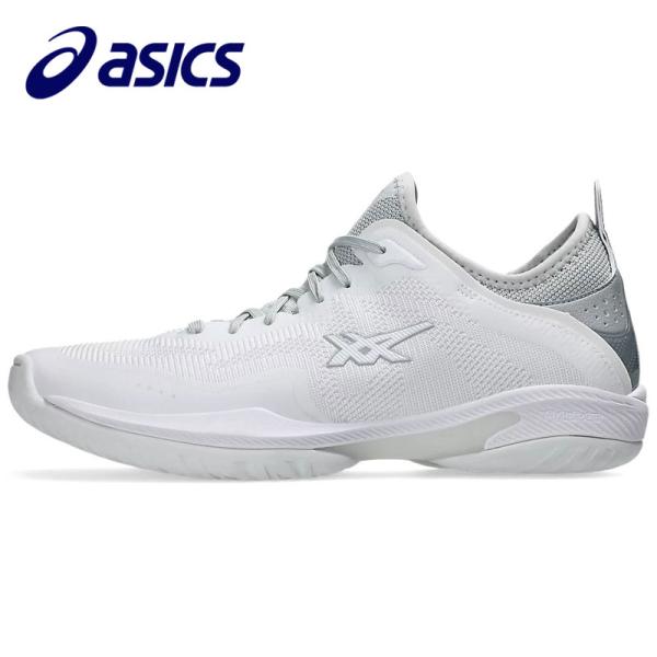 相手をあざむくためのかろやかなプレーをサポートするフィット性にすぐれた軽量ローカットモデル。優れたフィット性で、足首まわりは柔軟性を損なわず、よりソフトな履き心地を実現。また、ジャカードメッシュのアッパーがしっかりとフィットしてサポートする...