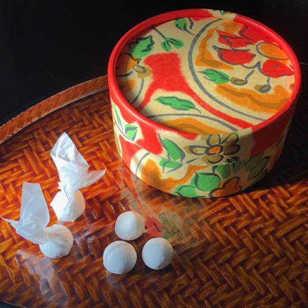 霰三盆糖（あられさんぼんとう） 丸箱 100g 三友堂