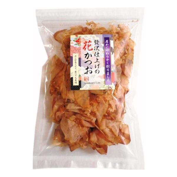 香りの良い国内産の荒本節を、当社独自の削り方で一般的な花かつおより少し厚めにやわらかく削りました！今までの花かつおの味に、物足りなさを感じていた鰹節好きの方におススメします濃いダシでお料理すれば調味料を減らすことができ、減塩が楽にできるので...