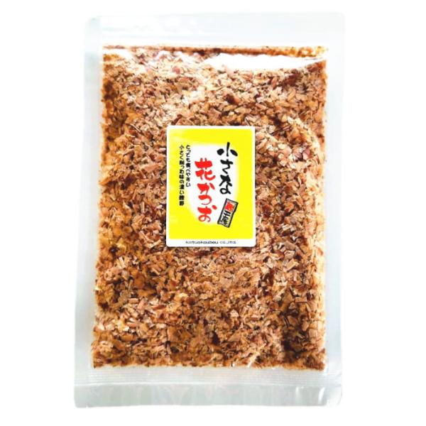 香り豊かな国産の荒本節を、ソフト削りよりも小さ目に削り上げました！サラサラとした食感で、トッピングに最適(^O^)おにぎりの具材としてもぴったりのサイズです赤ちゃんの離乳食や小さなお子さんのご飯にもおすすめ！！優れた風味があり、さまざまな料...