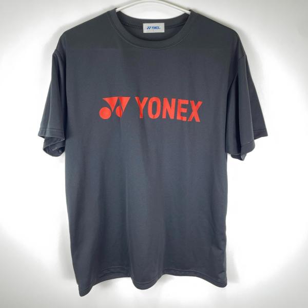 [ブランド] ヨネックス[タイプ] 半袖 UNI ドライTシャツ ゲームシャツ 受注会限定 干支 イノシシ[表記サイズ] L[カラー] ブラック/レッド[身幅] 約53cm[着丈] 約66cm[状態] 汚れや傷みなどなく、良好です。