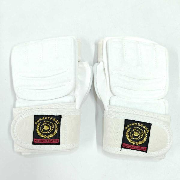 [ブランド] マーシャルワールド[タイプ] 全日本硬式空手道連盟 公認大会指定 拳サポーター[表記サイズ] S[型番] NGKO[カラー] ホワイト[サイズ] 縦約14.5cm×幅(指先側)約8cm×手首周り約13cm〜[状態] 未使用品[...