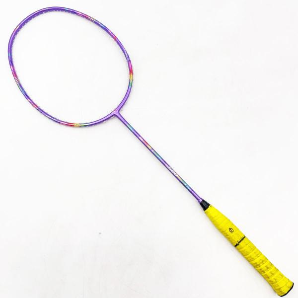 [タイプ] FEIYI SUPER LIGHT SL 520 バドミントンラケット[状態] ひび割れなどのダメージはみられませんが、傷や塗装の剥がれ、汚れが多数みられます。