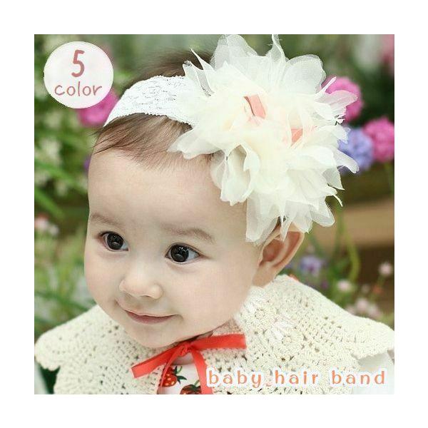 レースのバンドにひらひらとしたお花の飾りがかわいいベビー用ヘアバンド♪普段使いはもちろん、パーティーや写真撮影用にもぴったりです☆【カラーについて】生産ロットにより柄の出方や色の濃淡が異なる場合がございます。お使いのモニターや撮影時の光の加...