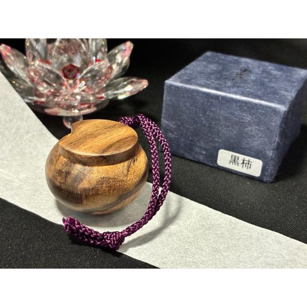 京仏具特注品「黒柿製/塗香入/携帯用/如月塗香入」直径約4cm/塗 京仏具特注品「黒柿製/塗香入/携帯用/如月塗香入」直径約4cm/塗
