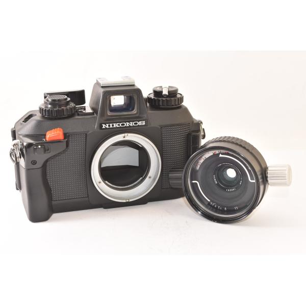 Nikon UW-NIKKOR 28mm F3.5 レンズ付き！【外観】通常使用によるスレ、キズが少々見受けられます。アタリへこみなどの大きなダメージはありません。フィルム室はキレイな状態を保っています。【光学系】ファインダーにコーティング...