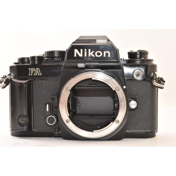 ※ジャンク扱いの為、ノークレーム、ノーリターンにてお願い致します。部品取り、研究用に如何でしょうか。【外観】通常使用によるスレ、キズが少々あり、所々塗装剥げも見受けられます。アタリへこみなどの大きなダメージはありません。フィルム室はモルトの...