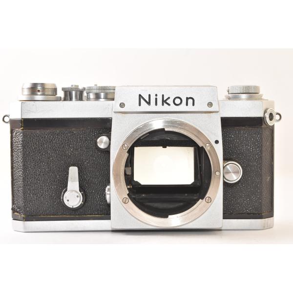 ※ジャンク扱いの為、ノークレーム、ノーリターンにてお願い致します。部品取り、研究用に如何でしょうか。※ファインダーは付いておりません。【外観】少し革浮きが見受けられます。その他は通常使用によるスレ、キズと汚れが少々見られます。アタリへこみな...