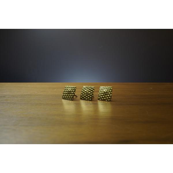 石目の飾り鋲　角型です。材質：真鍮磨き仕上げ本体17ｍｍ角鋲の長さ19mm程度※１個の価格です。
