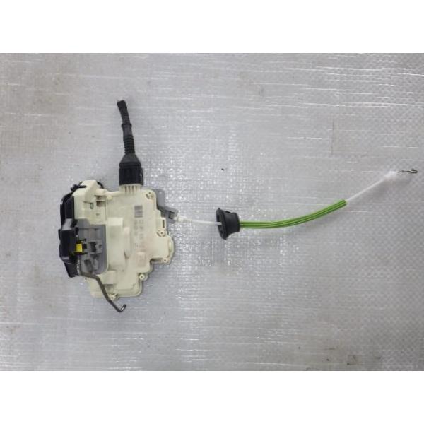 アウディ A3 ABA-8PCAX 左Rドアロックソレノイド CAX LX7W  後期 8P 4F0839015