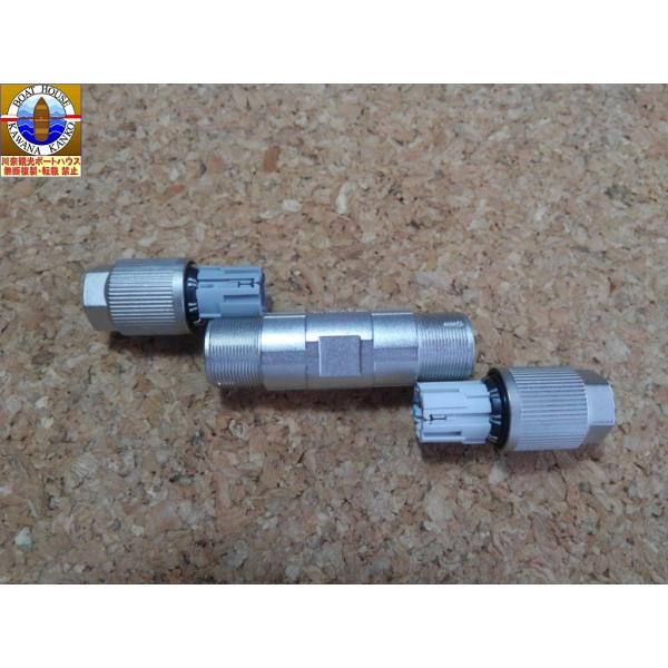 断線した振動子ケーブルをハンダ付け無しで防水接続する修理用コネクターです。 直径5〜7ミリの5芯ケーブルを簡単に防水接合することができます。 ロランス４周波浅場と深場振動子の５芯ケーブルの防水接合修理に使用実績があります。切れたケーブルの先...