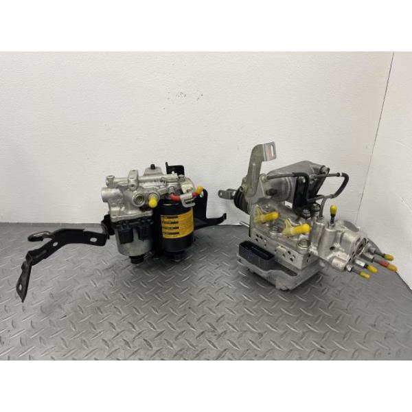 プリウス ZVW30 ブレーキブースター 47050-47130 ブースターポンプ