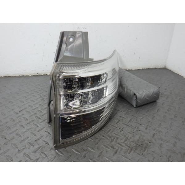 エスティマ ACR50W 右 テール ランプ ライト 81551-28610 : 株式