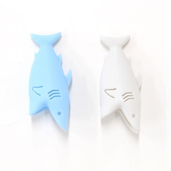 シリコーン歯ブラシキャップ 、2個入りです。サメをモチーフにした歯ブラシキャップです。歯ブラシを衛生的に保管できます。ブラシ部分約1×2.3×高さ1.7cmまでに適応しております。サッと被せてサッと外せます。歯ブラシをバクっとかわいくカバー...