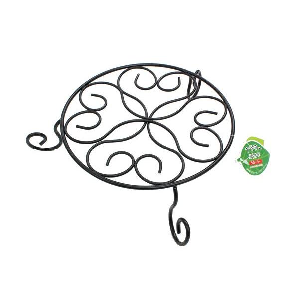 フラワースタンドです。アンティーク調のワイヤーのスタンドです。鉢を浮かせて風通しを良くします。※色の指定はできません●サイズ(約)・230×180×高さ55mm●材質・鉄(粉体塗装)●用途・フラワースタンド 鉢置き 園芸 ガーデニング プラ...