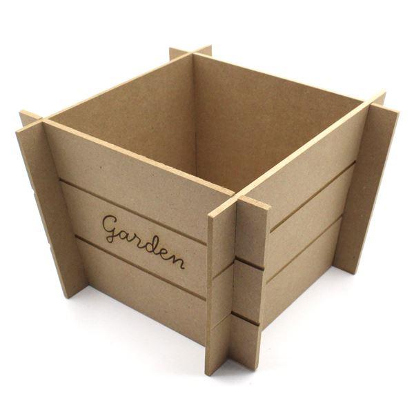 組み立てプランターカバーです。組み立てて簡単に設置できます。3号鉢に対応しております。観葉植物の植木鉢やポットの目隠しにお使いください。●サイズ(約)・150×150×100mm●材質・MDF●用途・鉢 プランター カバー 目隠し 園芸 ガ...