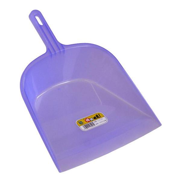 チリトリです。クリアカラーのチリトリです。深さがありゴミを寄せて集めやすいです。※色の指定はできません●当店計測サイズ(約)・255×320×140mm●耐熱110度/耐冷-20度●材質・ポリプロピレン●用途・塵取り ホウキ 掃除 ゴミ集め...