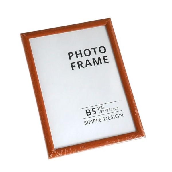 フォトフレームです。B5サイズ(18.2×25.7cm)に対応したフォトフレームです。吊り金具付きで縦でも横でも飾れます。※色の指定はできません●サイズ(約)・205×280×10mm●材質・MDF ポリスチレン PET●用途・フォトフレー...